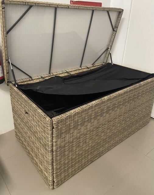 Manilla Cushion Box